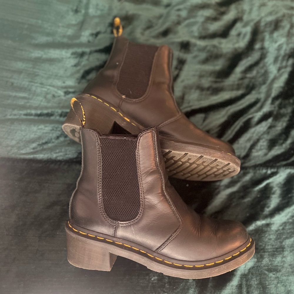 Dr. Marten’s CADENCE WOMEN'S LEATHER HEELED CHELSEA BOOTS